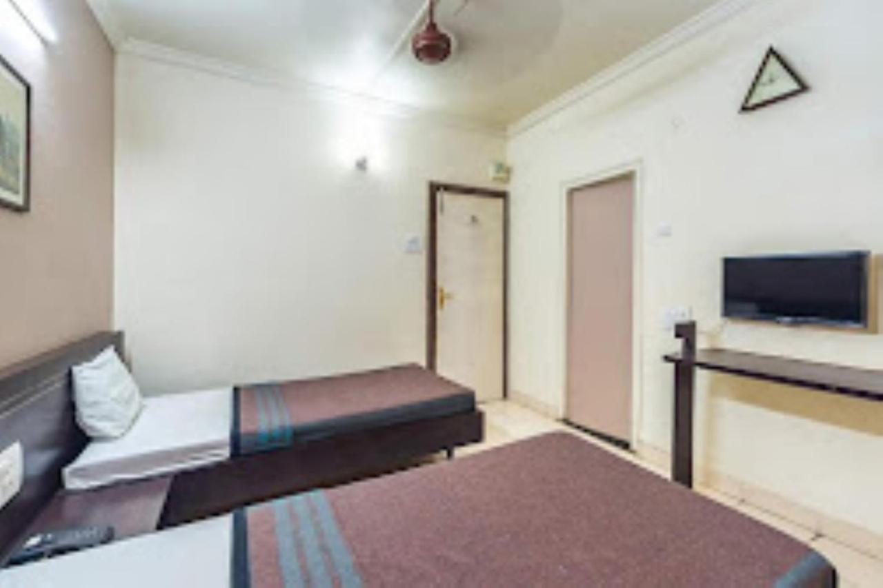 Hotel Abhishek ,ناسيك المظهر الخارجي الصورة
