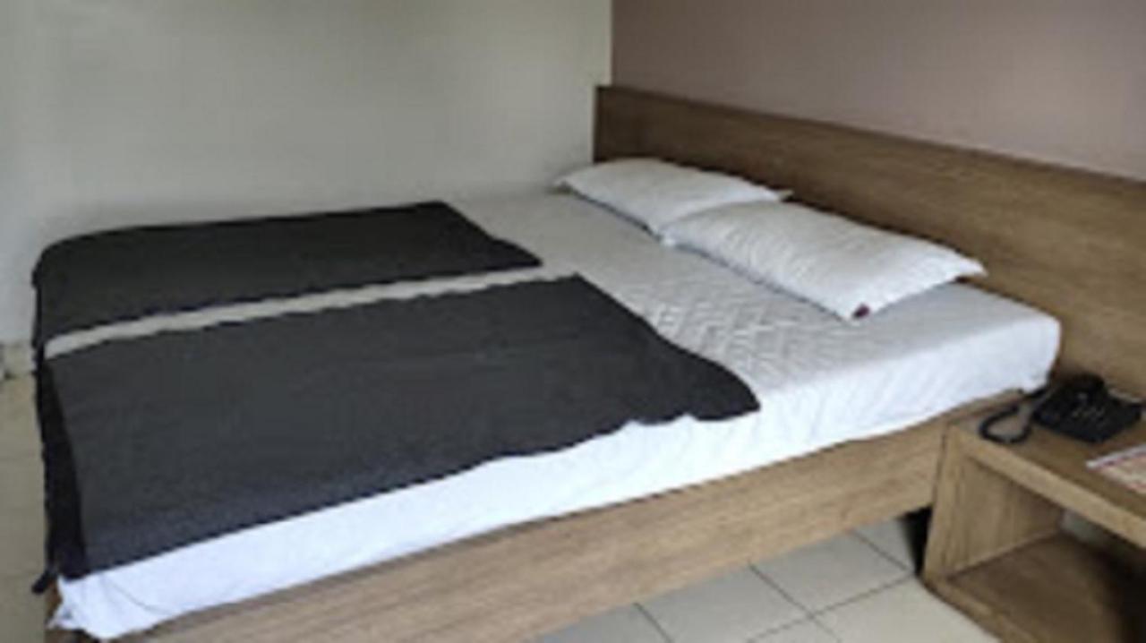 Hotel Abhishek ,ناسيك المظهر الخارجي الصورة
