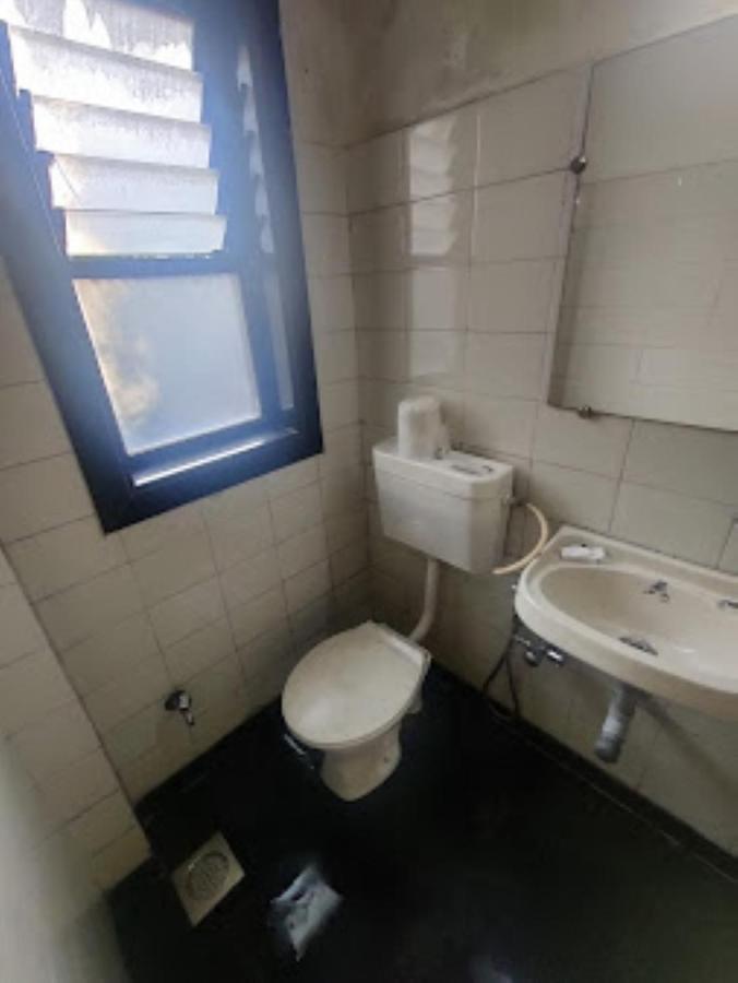 Hotel Abhishek ,ناسيك المظهر الخارجي الصورة