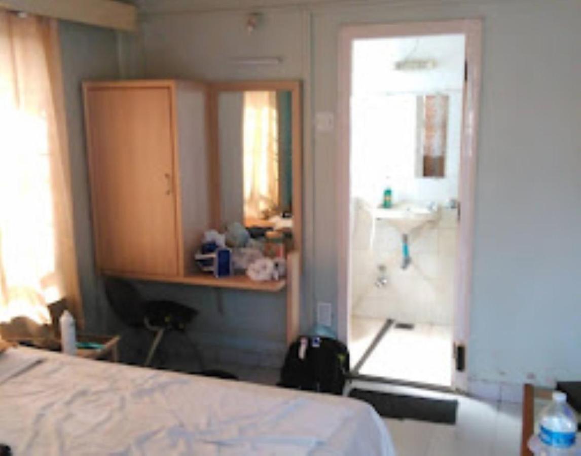 Hotel Abhishek ,ناسيك المظهر الخارجي الصورة